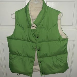 Reversible puff vest